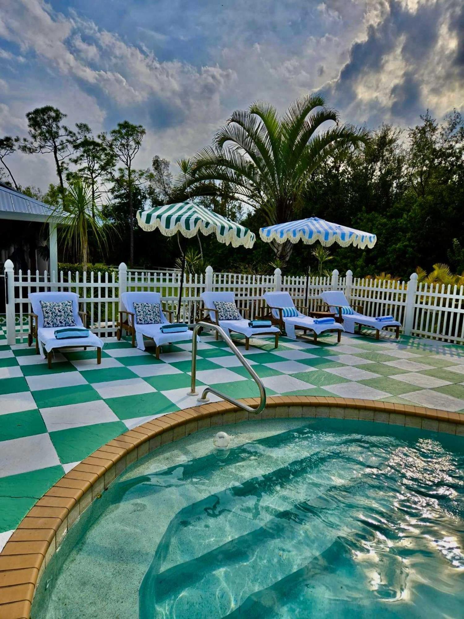 Chic 1 Bedroom Private Poolside Suite Sleeps 4 Fort Myers Exterior photo