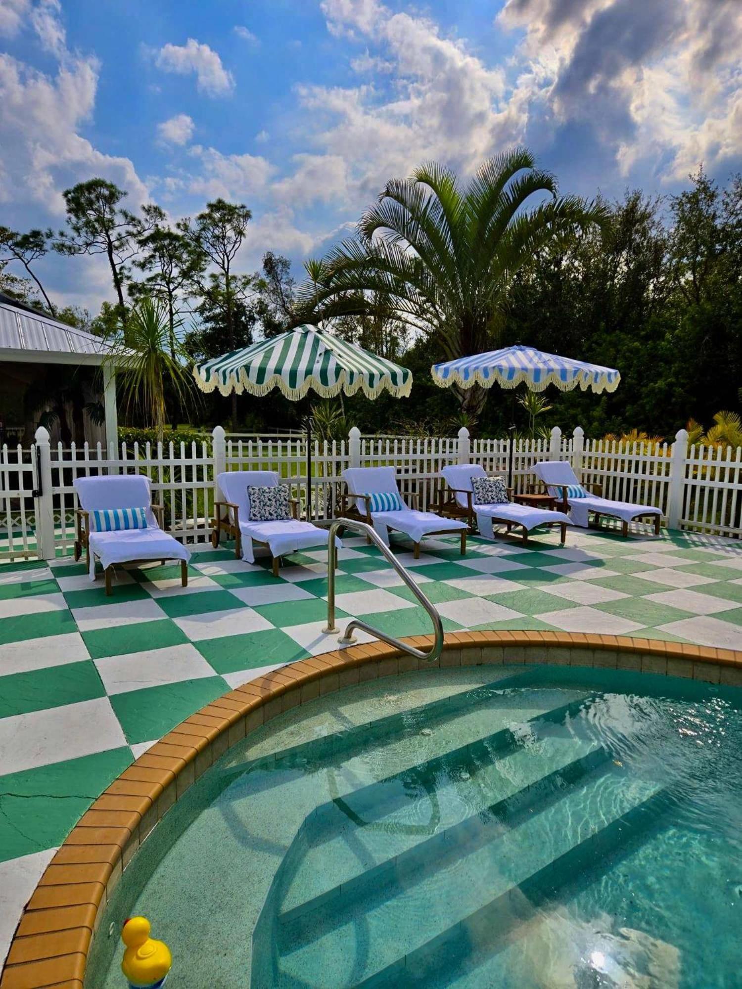 Chic 1 Bedroom Private Poolside Suite Sleeps 4 Fort Myers Exterior photo