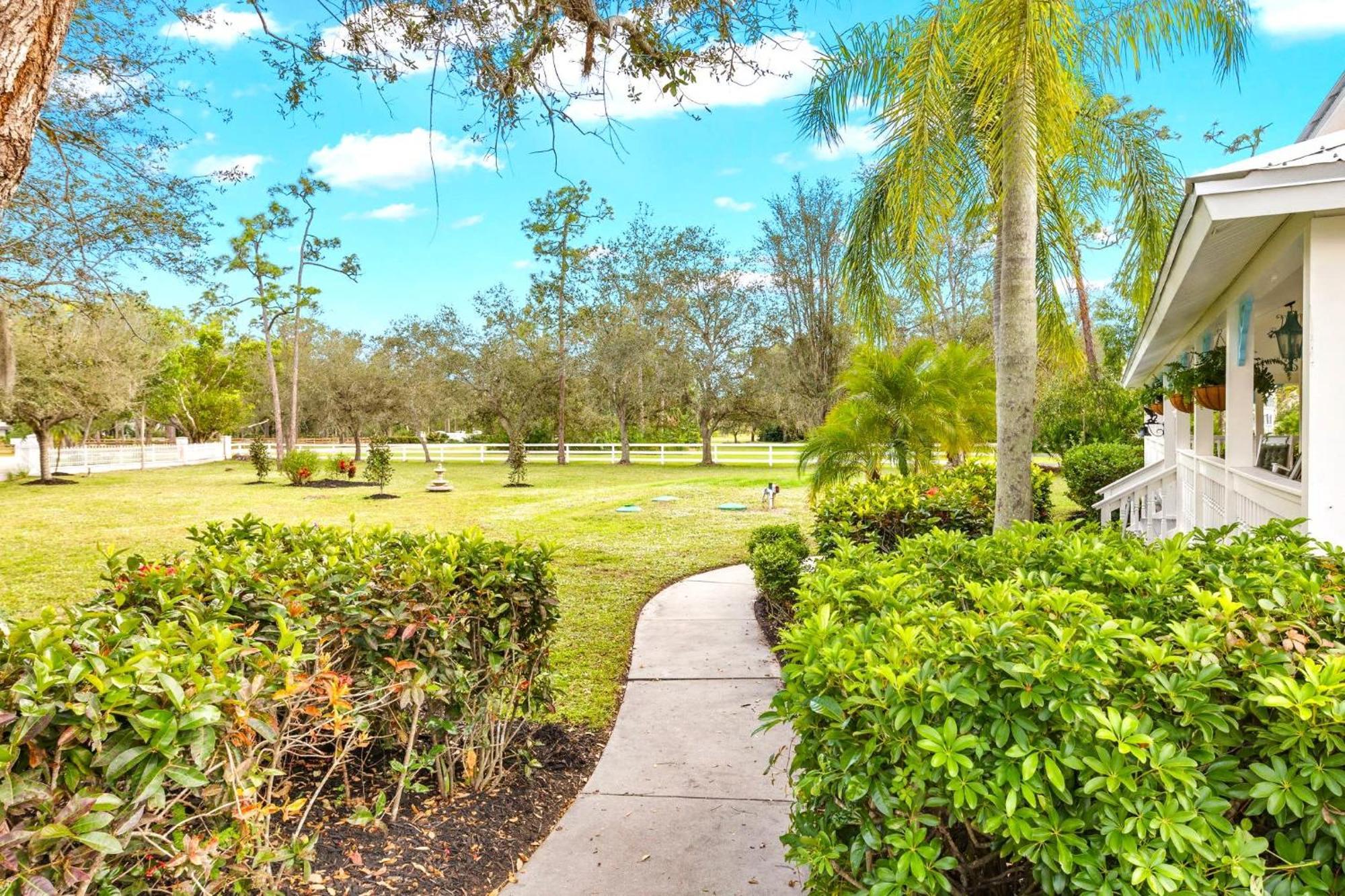 Chic 1 Bedroom Private Poolside Suite Sleeps 4 Fort Myers Exterior photo